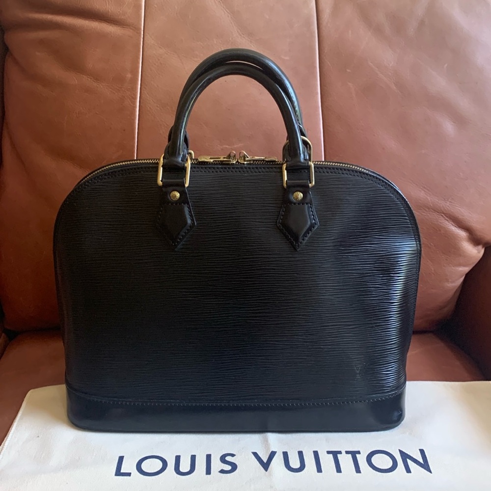 🖤💛Beautiful Authentic Louis Vuitton Epi Black Alma PM Bag💛🖤